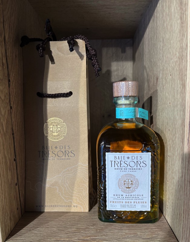 Disponible au Tabac Des Vallins à Fos-sur-Mer le Rhum Martinique Baie des trésors